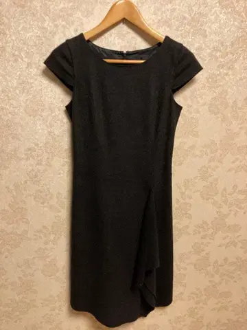 UNTITLED 고급 울 원피스 M 사이즈 (1회 착용 새상품급)