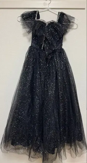 블랙 글리터 오프숄더 드레스