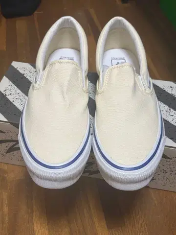 VANS 볼트 슬립온