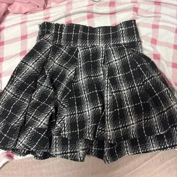 스커트 블랙과 화이트 체크 무늬