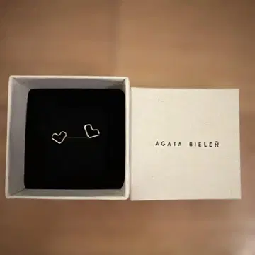 AGATA BIELEN 하트형 귀걸이