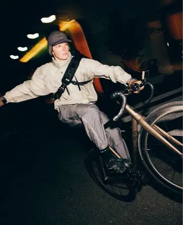 MOZAIC 굵은 벨트 메신저 백 블랙