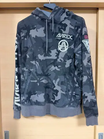 AVIREX 카모 패턴 후드 부착 후드티