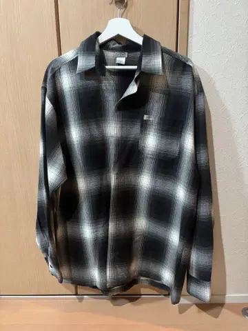 칼탑 긴팔 셔츠 M 사이즈 체크 무늬