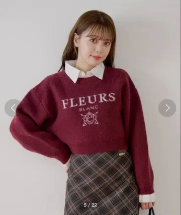 Chico 옷깃 탈부착 로고 자카드 숏 니트