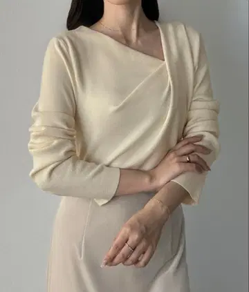 Louere 드레이프 아지메 넥 니트탑