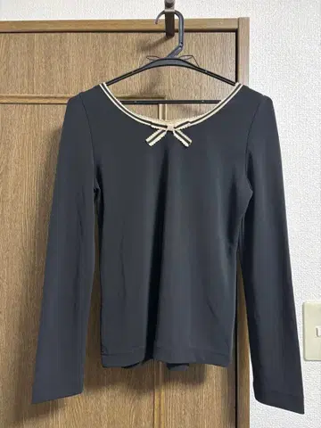 FOXEY NEW YORK 블랙 긴팔 상의