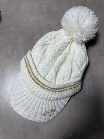 캘러웨이 폼폼 포함 니트 캡 화이트