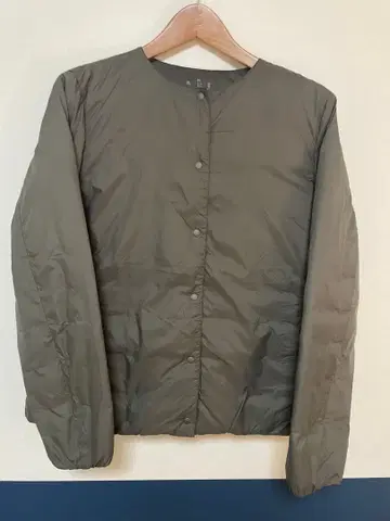 무인양품 노카라 다운 자켓 카키