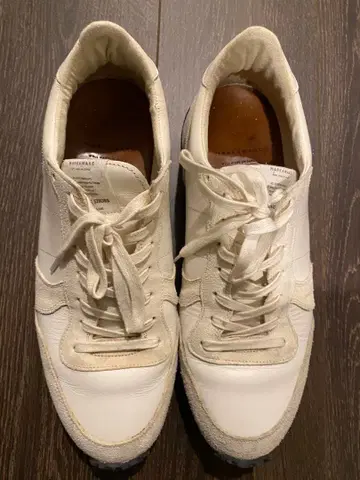 MARKAWARE 화이트 가죽 스니커즈