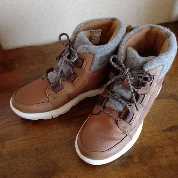 SOREL 브라운 하이컷 부츠