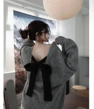 다리치 빅 리본 백 오픈 니트탑 그레이