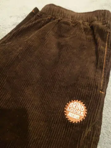 GRINDLODGE 코듀로이 팬츠