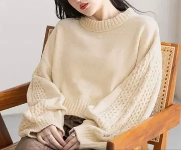 레이지블루 볼륨 슬리브/소매 디자인 몰 니트