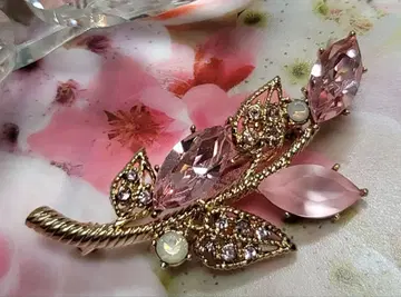 반돔 부티크 브로치 핑크 잎