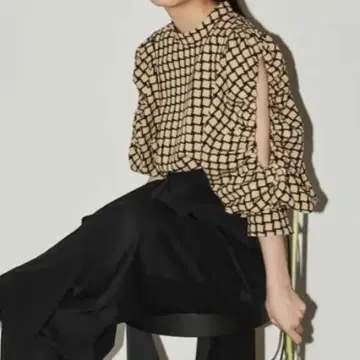 [새상품급] todayful 오픈 숄더 자카드 블라우스 todayful