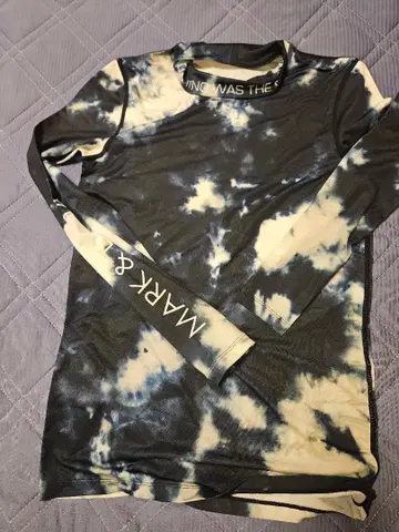 마크앤로나 하이넥 이너 셔츠 다크 네이비 x 화이트 타이다이 S