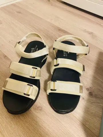 earth 스트랩 디자인 샌들