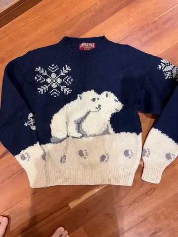 American Eagle 북극곰 스웨터 L
