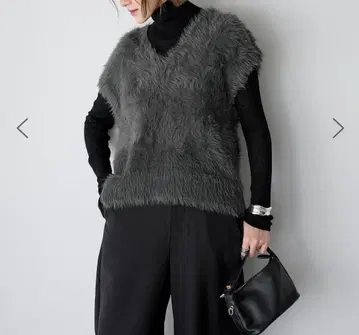 ur's 차콜 샤기 니트 베스트