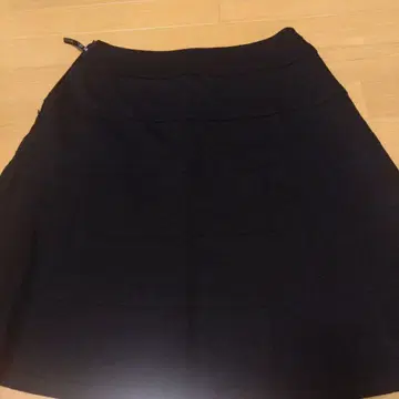 TO BE CHIC 블랙 플레어 스커트 무릎 기장