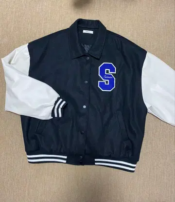 INGNI 바시티 자켓 M 사이즈 블랙/화이트