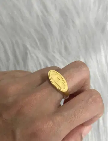 골드 오벌 반지 조각 포함