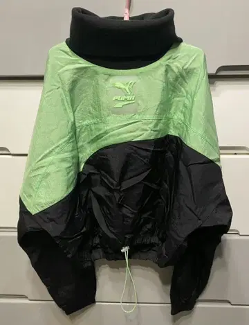 PUMA 그린 블랙 숏 기장 아우터