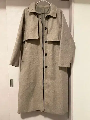 Thevon 제본/페이크 울 파이핑 스탠드 카라 코트 모카