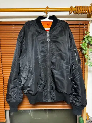 MA-1 스타일 블랙 자켓