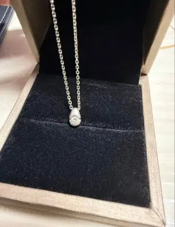 다이아몬드 펜던트 목걸이