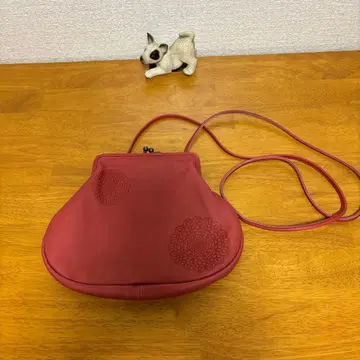 [ 새상품급 ] Kanmi. 꽃무늬 엠보싱 숄더백 레드