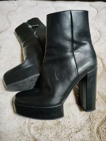 [ ZARA ] 블랙 가죽 플랫폼 부츠