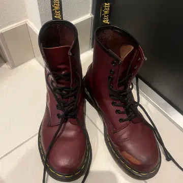 닥터마틴 부츠 체리 레드