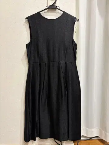 apart by lowrys 블랙 슬리브리스 원피스