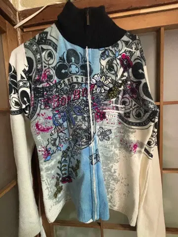 MISS AND SHE 그래픽 터틀넥 니트 페어리 그런지