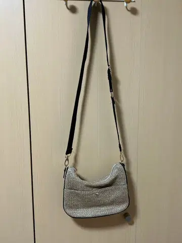 메쉬 소재 숄더백 베이지 계열