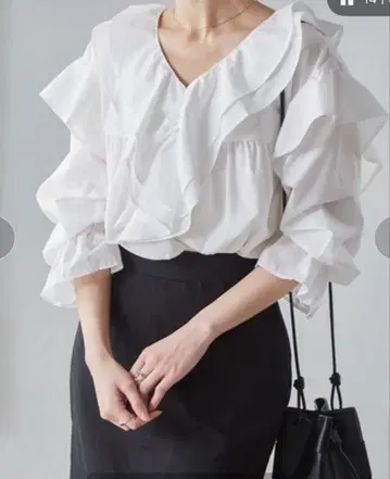 RANAN 빅 칼라 프릴 블라우스