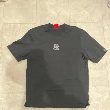 HUGO 블랙 T셔츠 M사이즈 로고