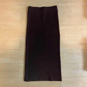 [ 미사용 ] EVERYDAYILIKE 다크 브라운 리브 타이트 스커트