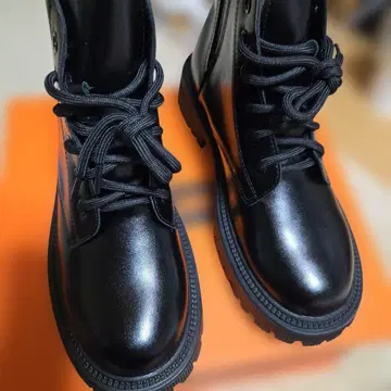 블랙 레이스업 숏부츠 (사이드 고어)