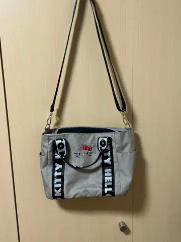 키티 자수 숄더백