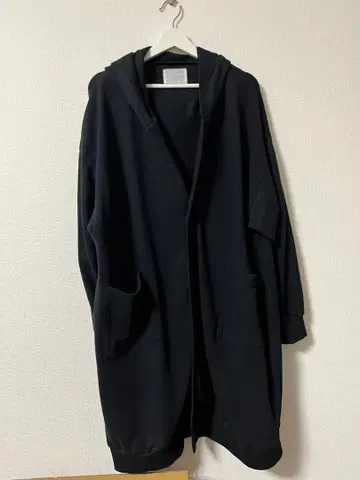 0658 후드 부착 블랙 롱 코트