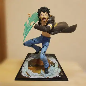 원피스 트라팔가 로 피규어