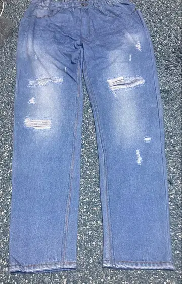 데미지 가공 라이트 블루 데님 팬츠