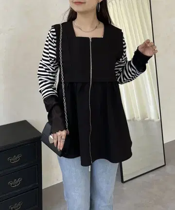 [택 포함 새상품] 프로즈베일 프론트 지퍼 스퀘어넥 페플럼 베스트