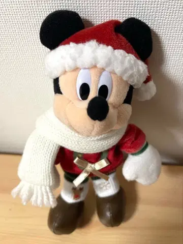 미키 크리스마스 인형 배지 2025년
