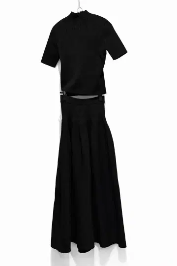 CFCL 블랙 니트 세트 상의F 플레어 스커트1