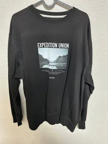 ROARK 블랙 그래픽 트레이닝복