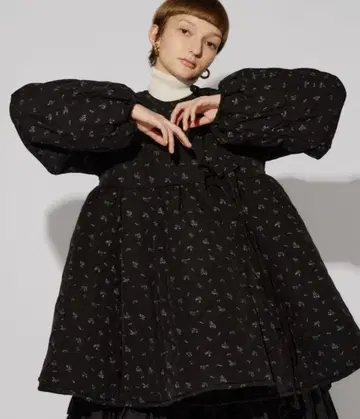 페르나 PERNA 리본 퍼프 숏코트 꽃무늬